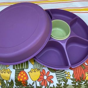 Vintage Tupperware serving center